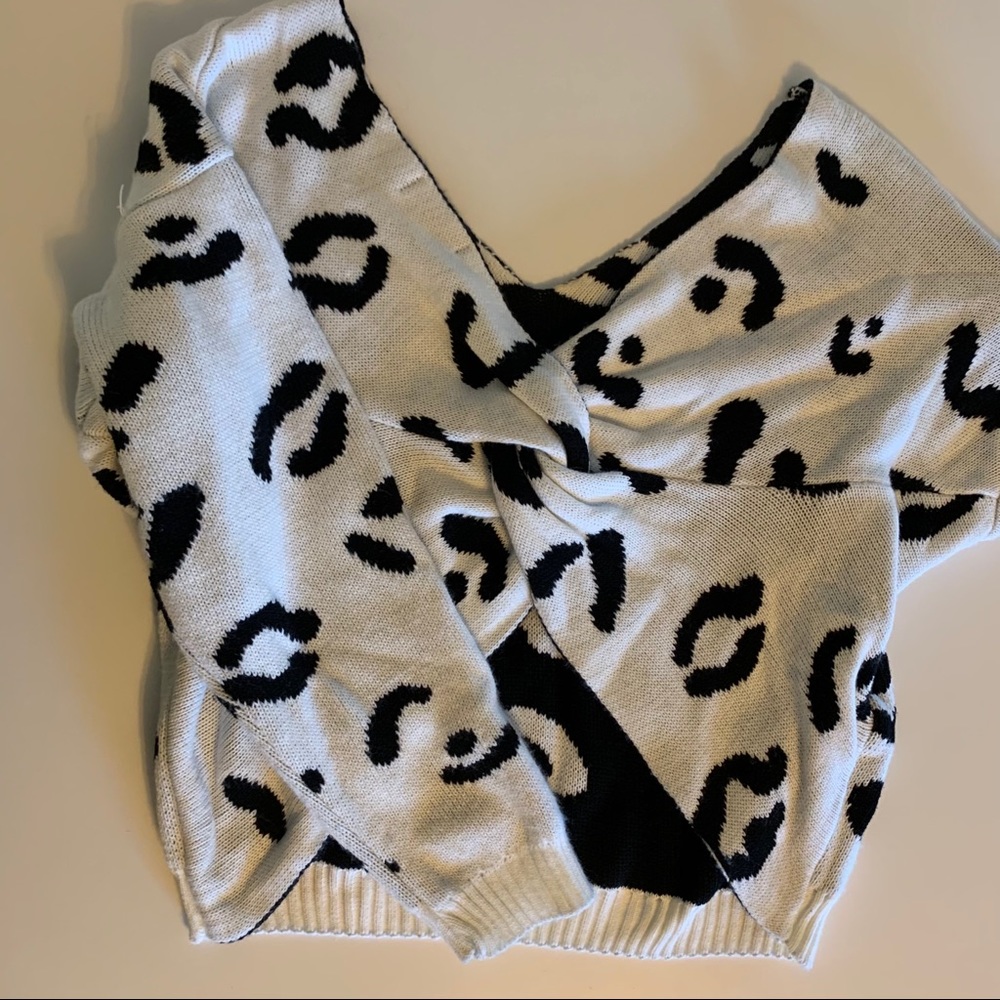 BACKLESS SWEATER